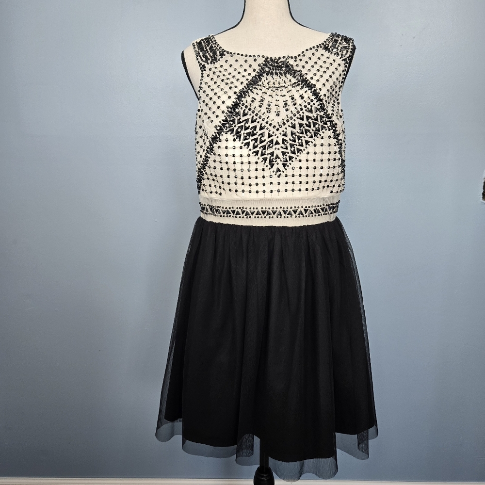 Love Reign Black & White Embellished Fit &‎ Flare Sleeveless Dress Size 11